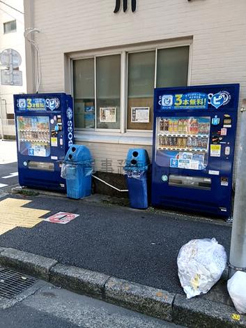 物件前　自動販売機