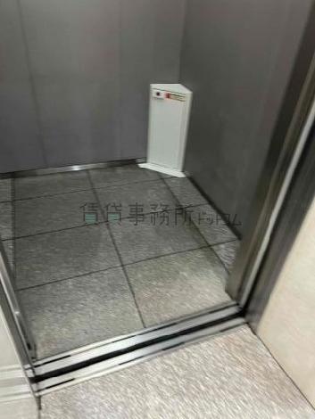 エレベーター 中