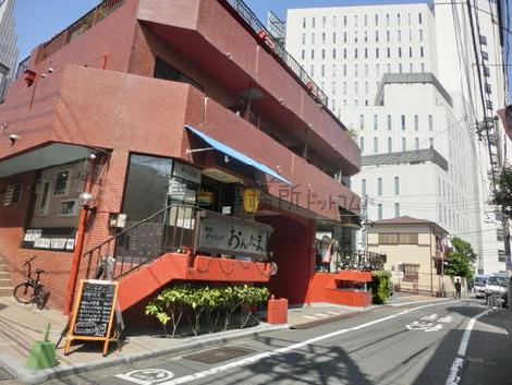 1階には店舗も入居しています