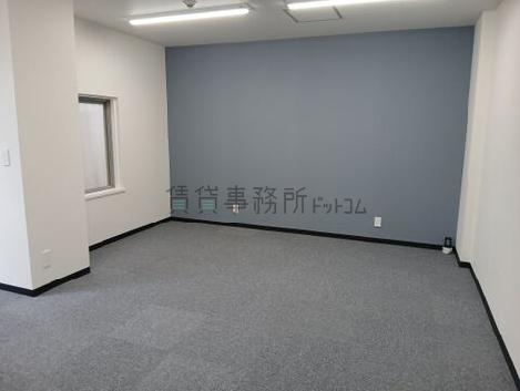畔上ビルの室内