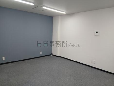 畔上ビルの室内