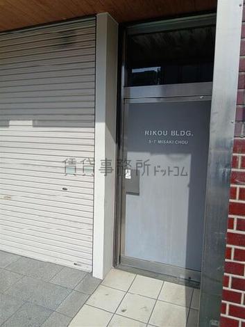 正面玄関