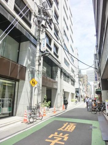 車のあまり入って来ない通り