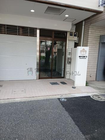 正面玄関