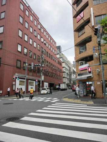 飲食店が多くお昼時は困らないでしょう