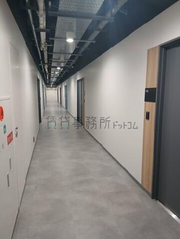 KOIL BASEの廊下