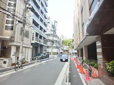 全面道路左手です