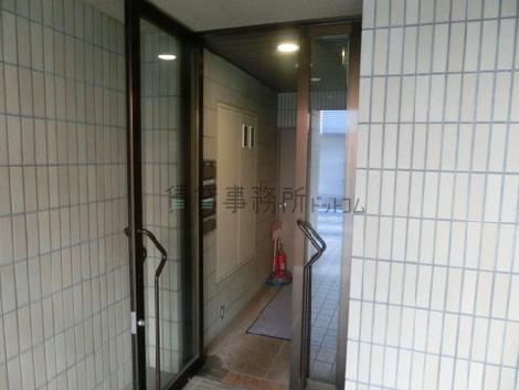玄関ドアになります