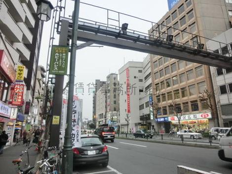 交通量の多い職安通り