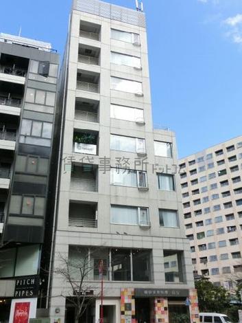 コンクリート打ち放しのオシヤレな外観
