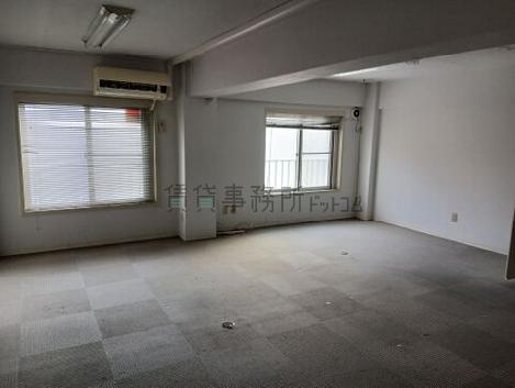 赤坂ロイヤルビルの室内
