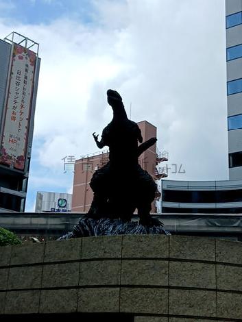 ゴジラ像が目の前に