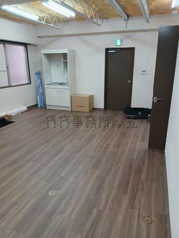 東映堂新川ビルの室内