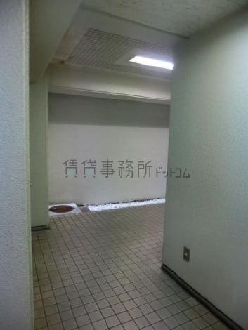 エントランスには砂利が敷いてあってオシャレです