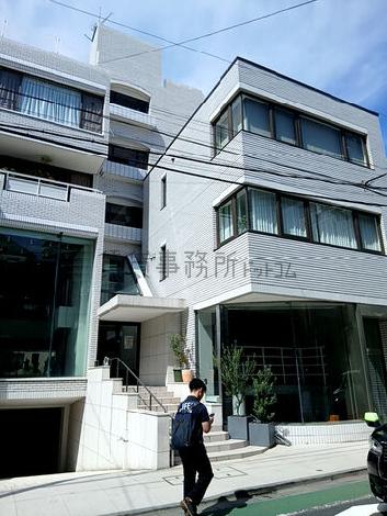 神宮前4丁目貸店舗の外観写真