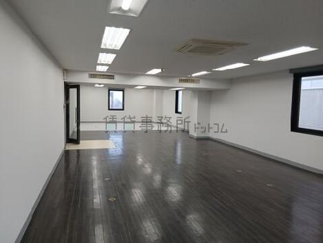 新栄ビルの室内