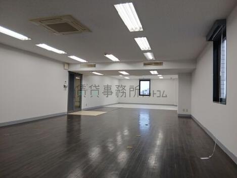 新栄ビルの室内