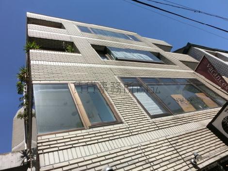日差しの入る大きな窓