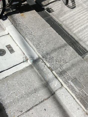 正面入口の方は小さな段差のみです