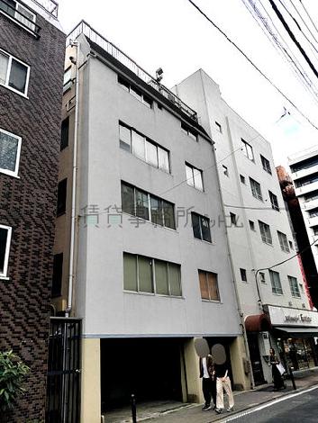 東西館ビル本館の外観写真