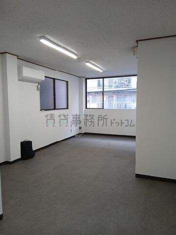 増川ビルの室内