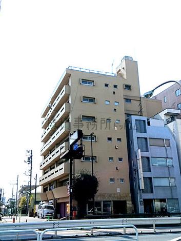 ニュー上馬マンションの外観写真