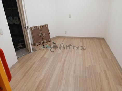 オーイズミオーイービルの室内
