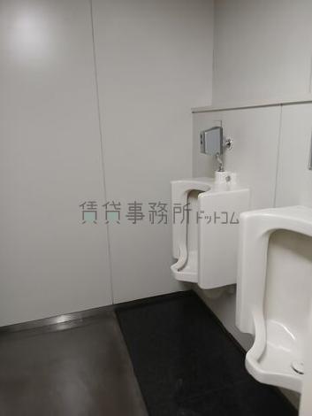男性用　小便器2つあり