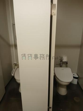女性用個室2つ有り