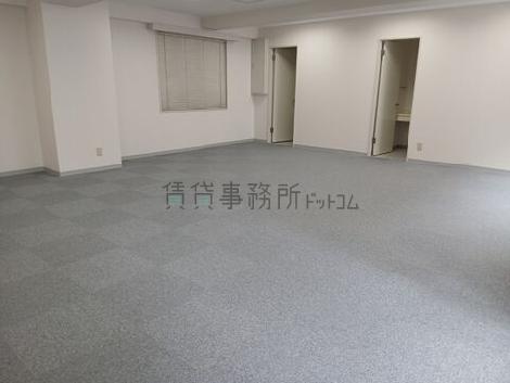 アイボリー芝の室内