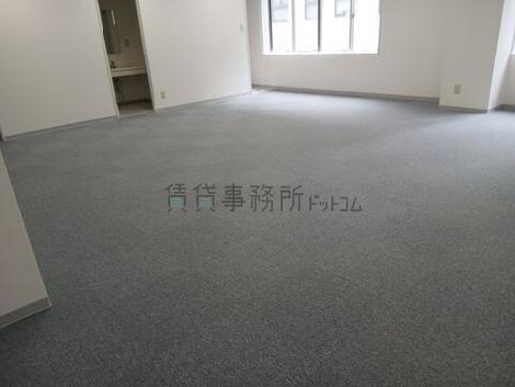 アイボリー芝の室内