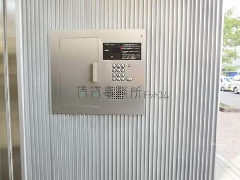 玄関口にあるオートロックシステム