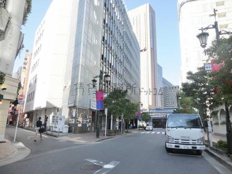 有楽町方面へ向かう通りです