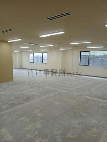 国米ビルの室内