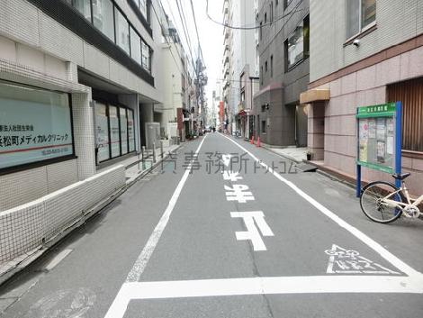 全面道路は一方通行です