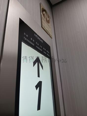 エレベーター６名乗り