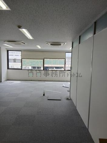 松屋ビルの室内