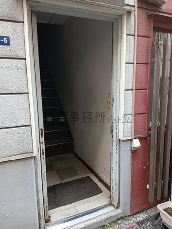 出入口付近