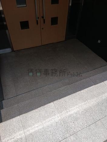 正面玄関前　段差