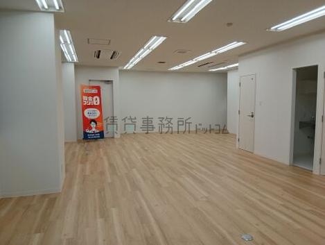 小鍛冶ビルの室内