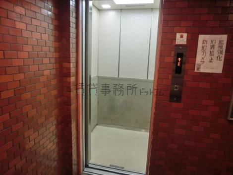 エレベーター内です