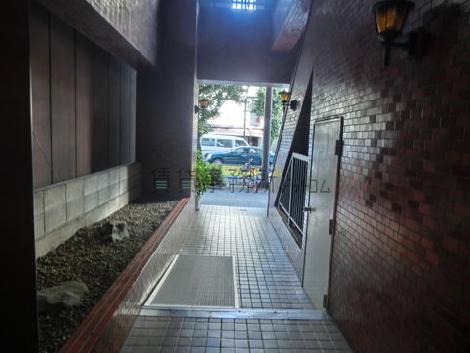 エントランスから見た入口です