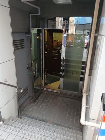 出入口付近