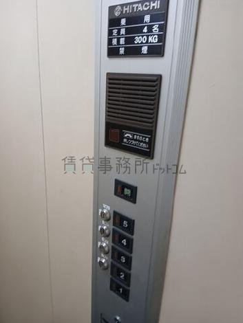 エレベーター４名乗り