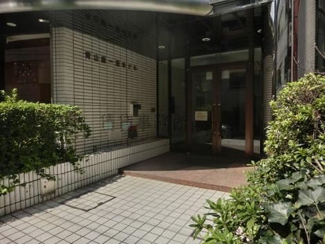 植栽が多く、印象が良い玄関