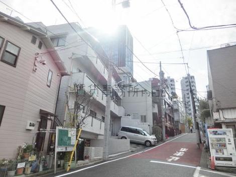 緩やかな傾斜面通り