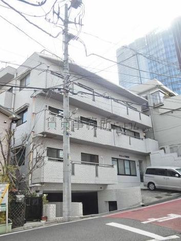 幅広い造りのバルコニー