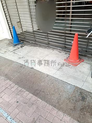正面玄関前　段差
