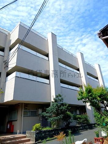 小倉第六マンションの外観写真
