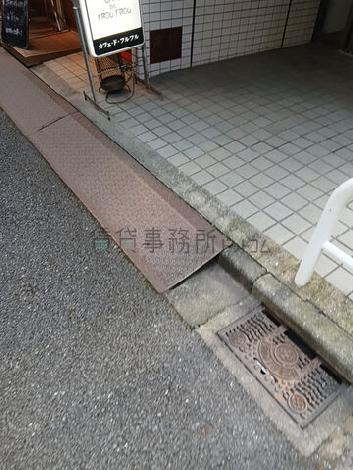 出入口付近